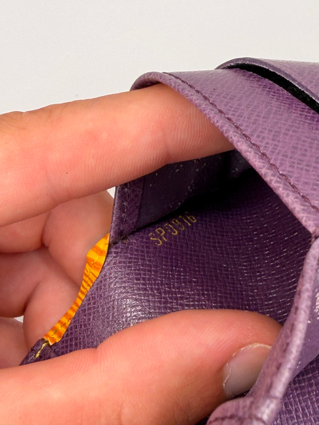 Le Portefeuille Louis Vuitton Elise - Cuir Épi Jaune STYL