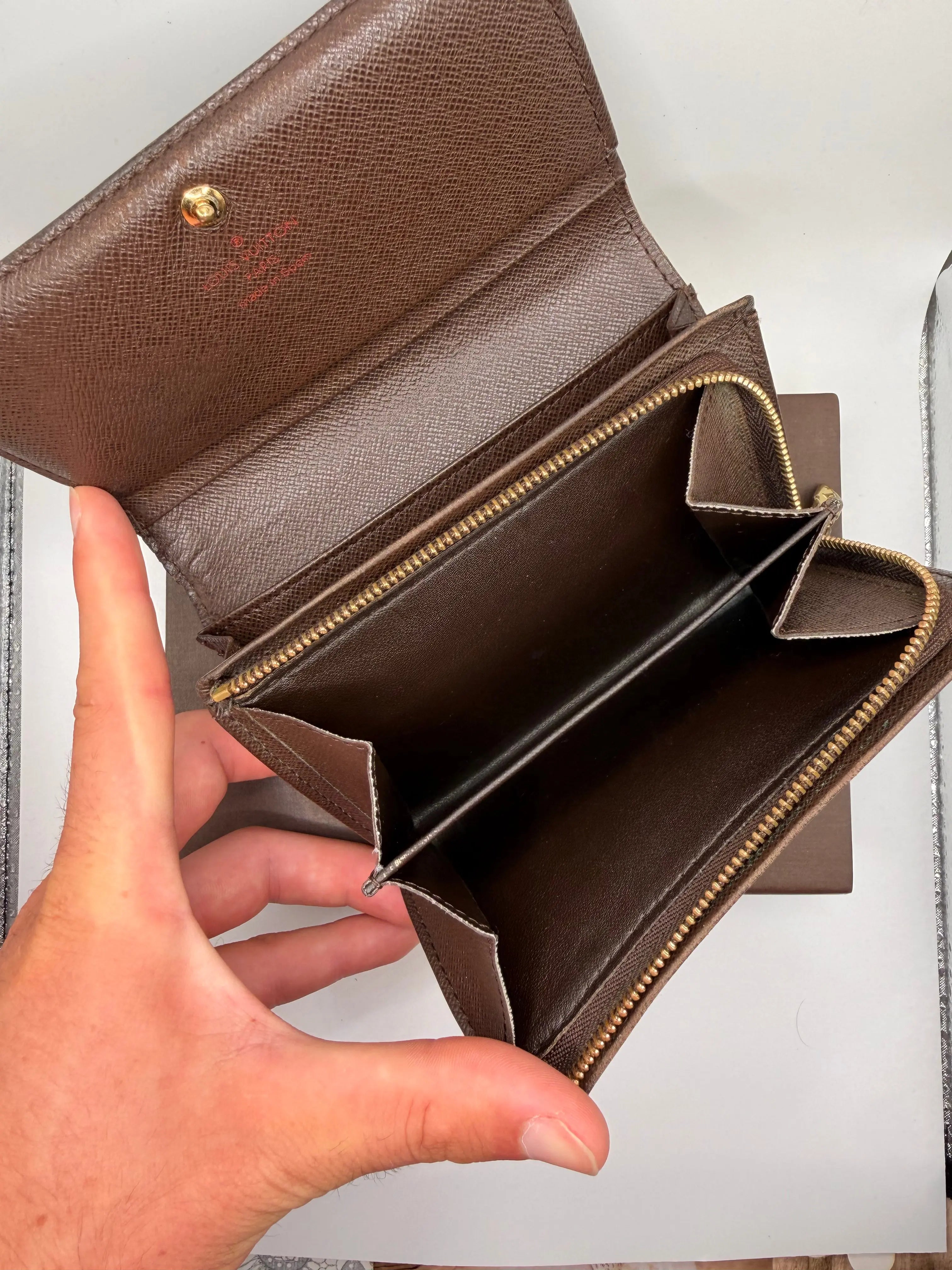 Le Portefeuille Louis Vuitton Trésor - Toile Damier Ébène STYL