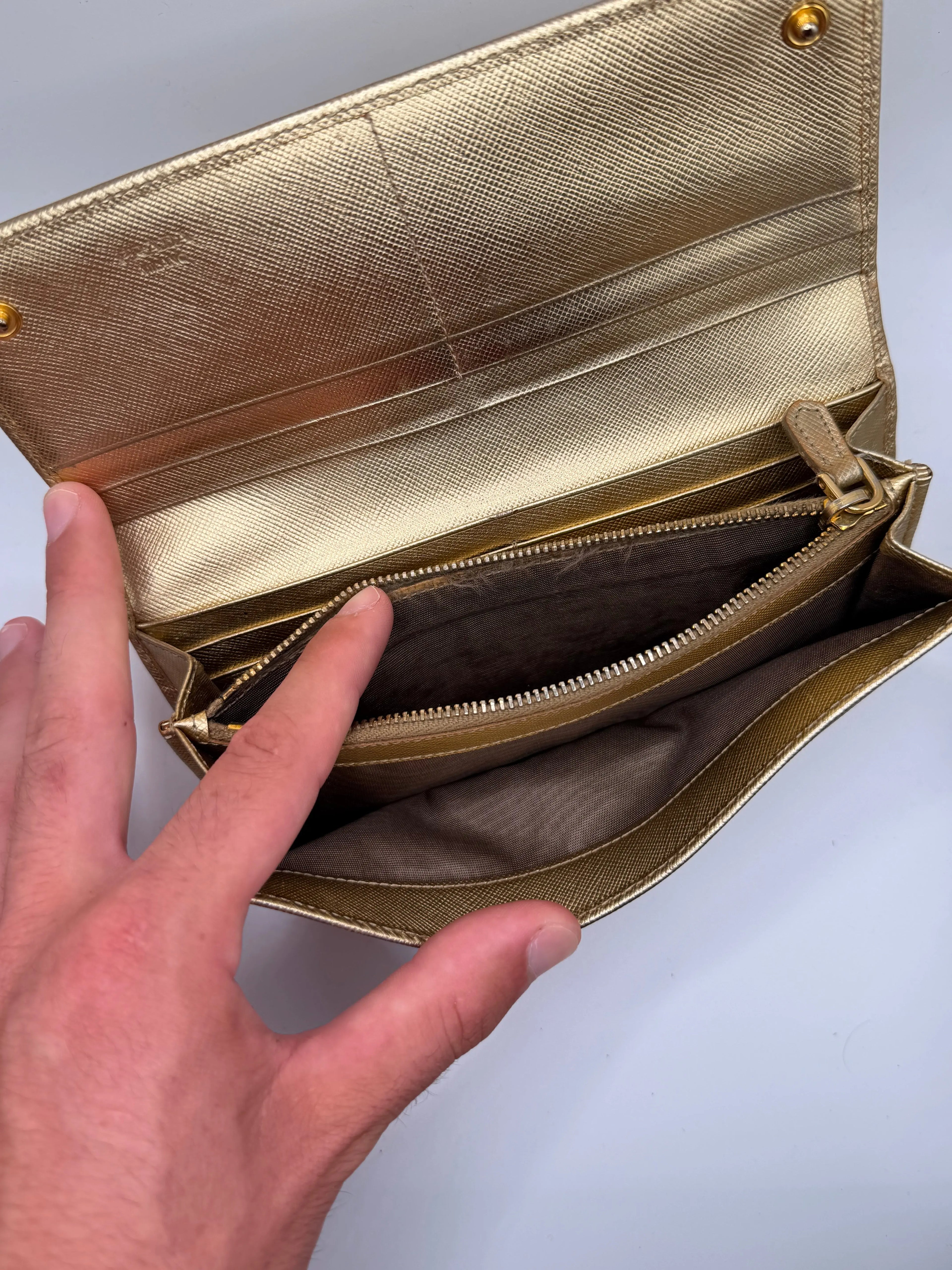 Le Portefeuille Long Prada - Cuir Saffiano Doré STYL