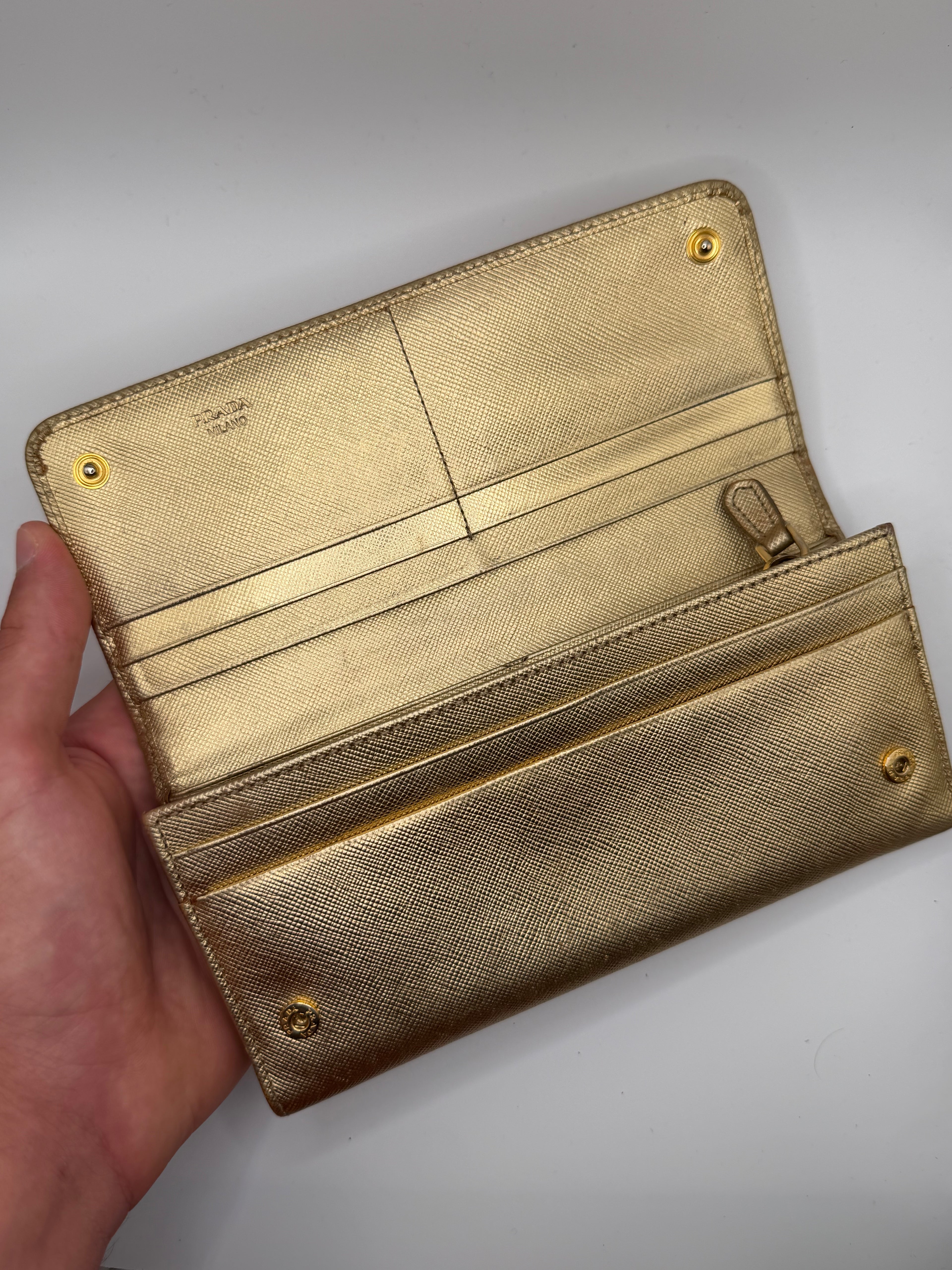 Le Portefeuille Long Prada - Cuir Saffiano Doré STYL