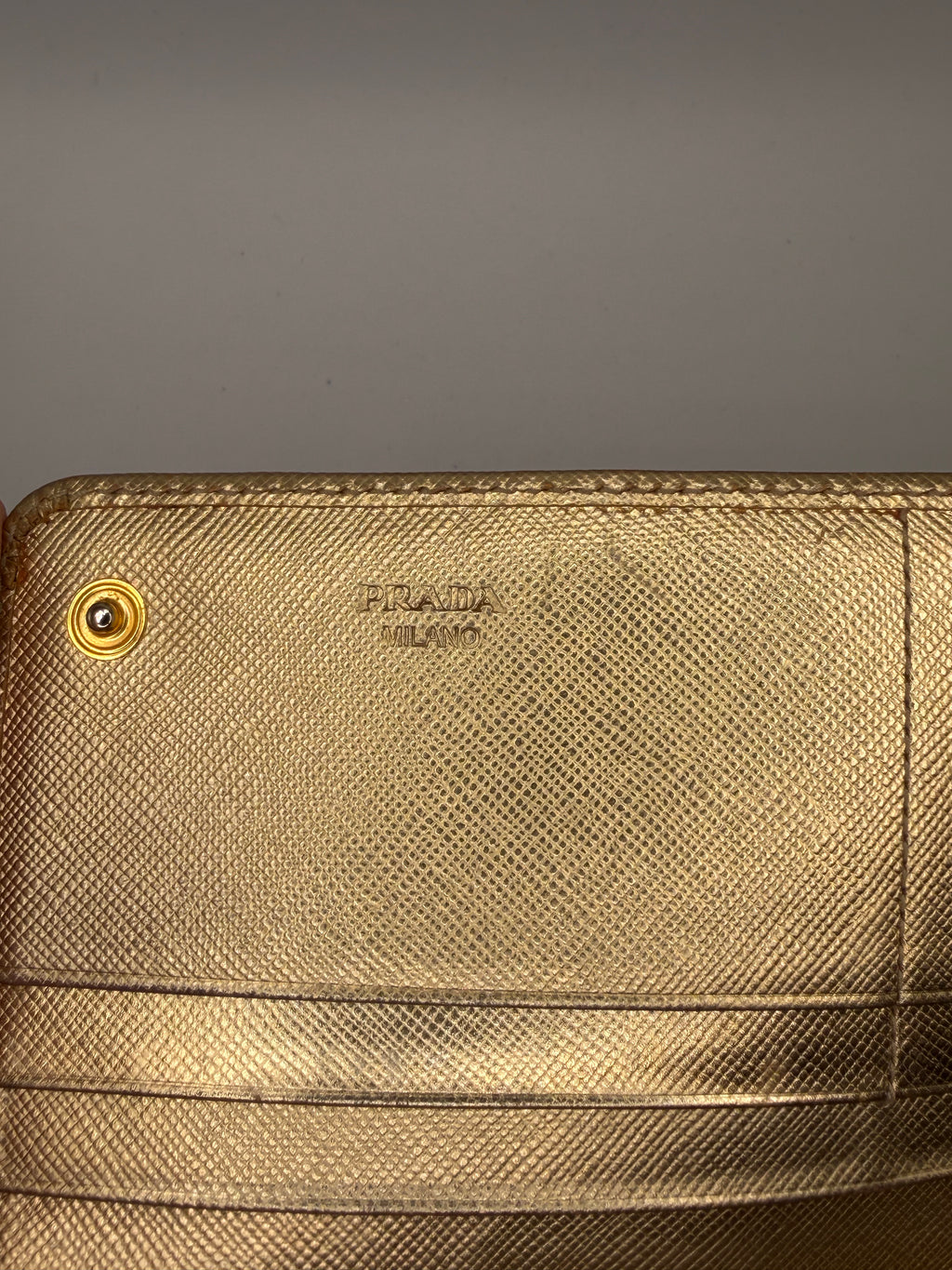 Le Portefeuille Long Prada - Cuir Saffiano Doré STYL