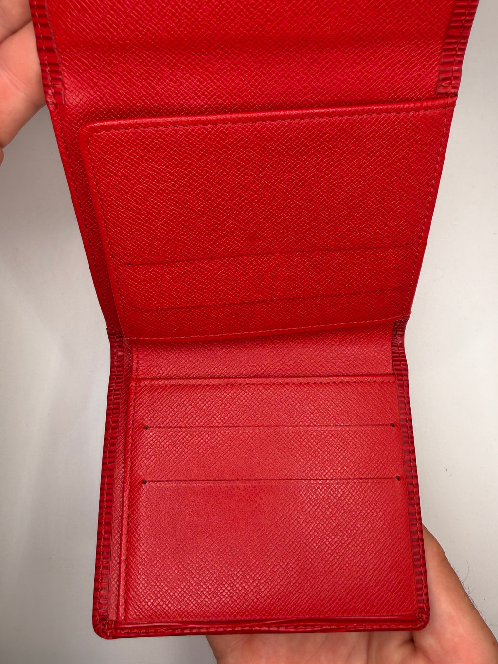 Le Portefeuille Louis Vuitton Élise - Cuir Épi Rouge STYL