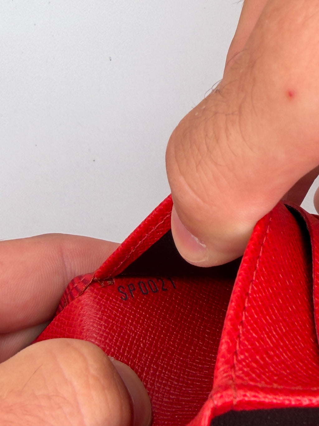 Le Portefeuille Louis Vuitton Élise - Cuir Épi Rouge STYL