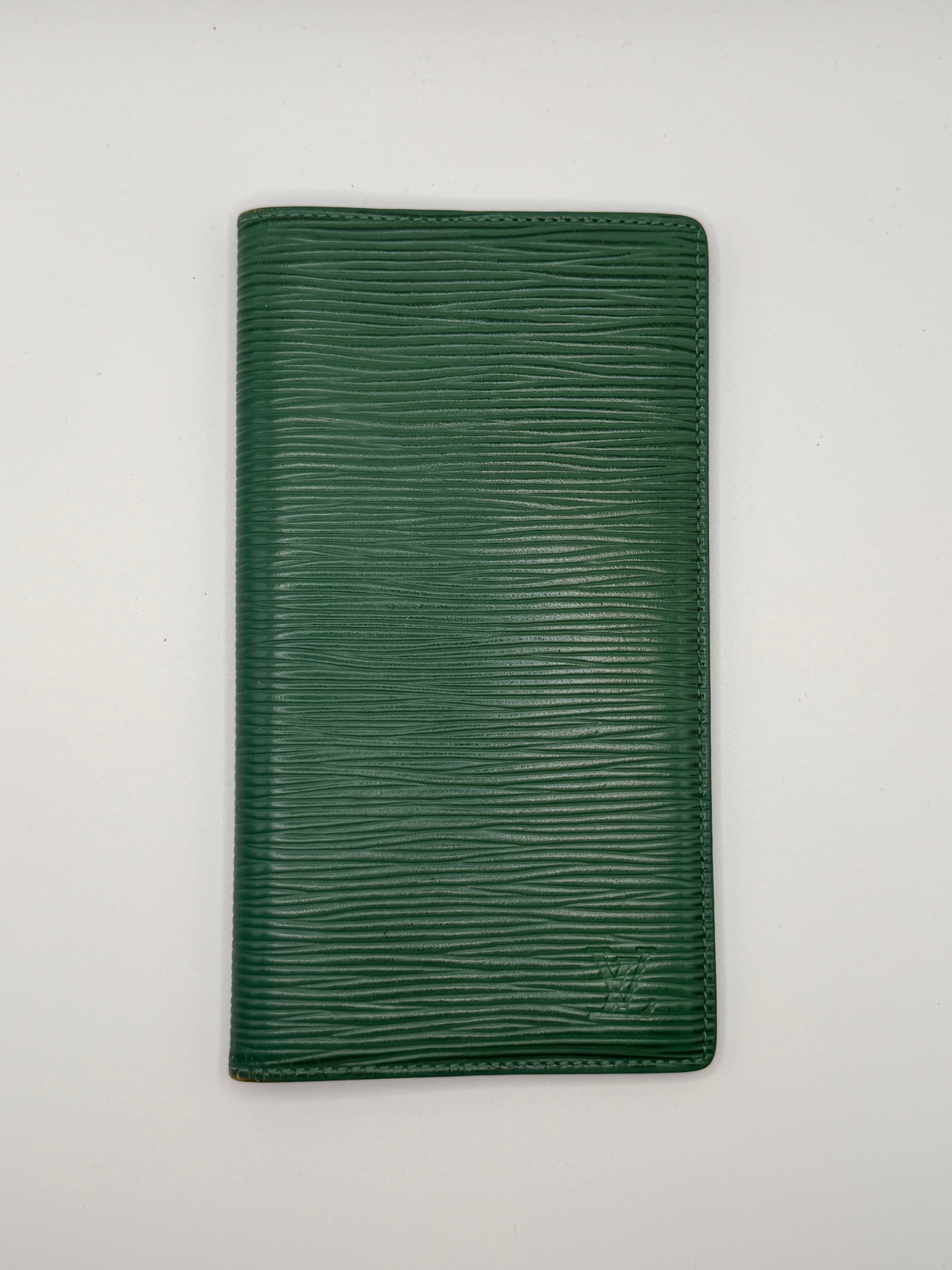 Le Porte-Chéquier Louis Vuitton - Cuir Épi Vert STYL
