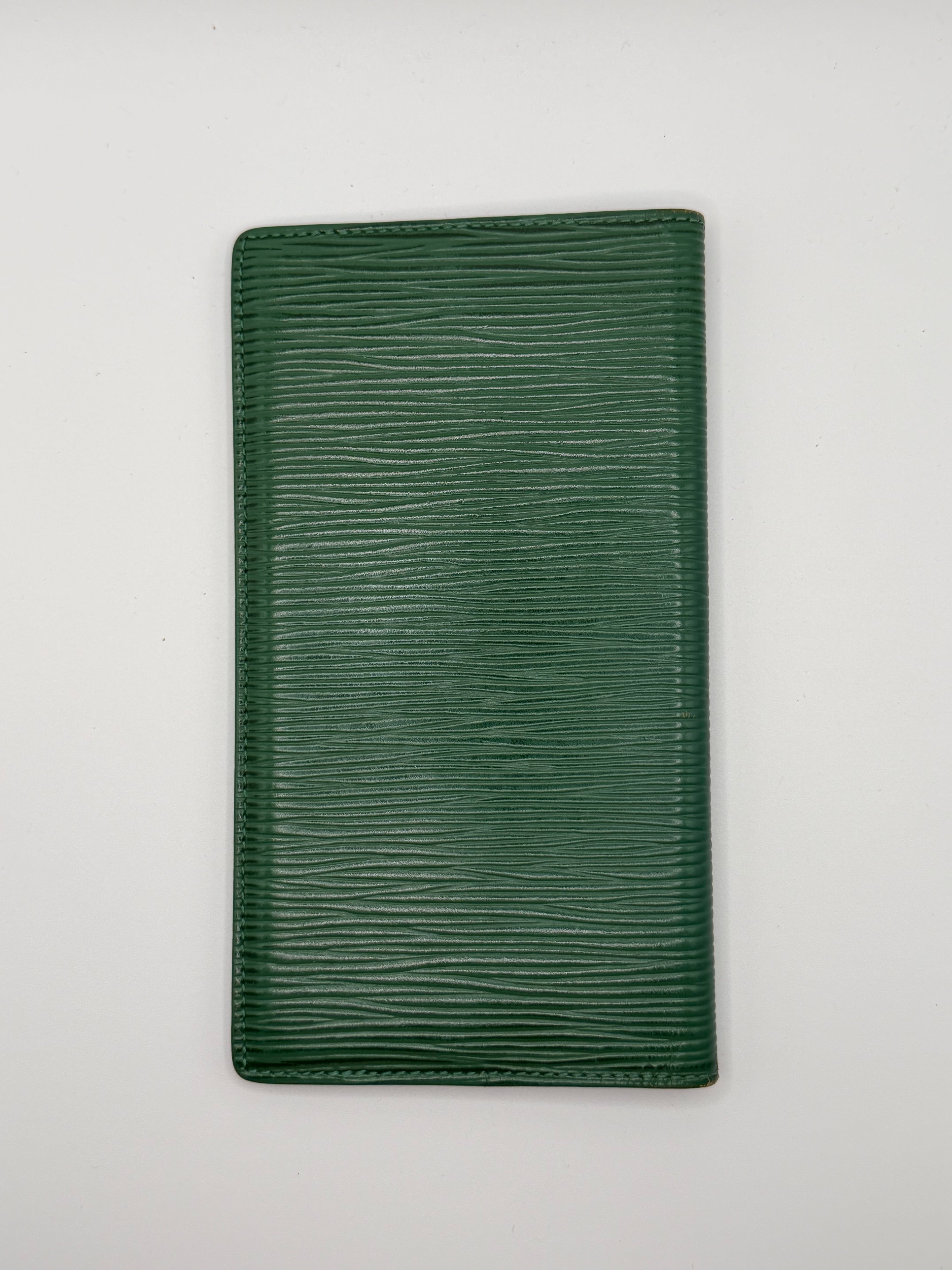 Le Porte-Chéquier Louis Vuitton - Cuir Épi Vert STYL