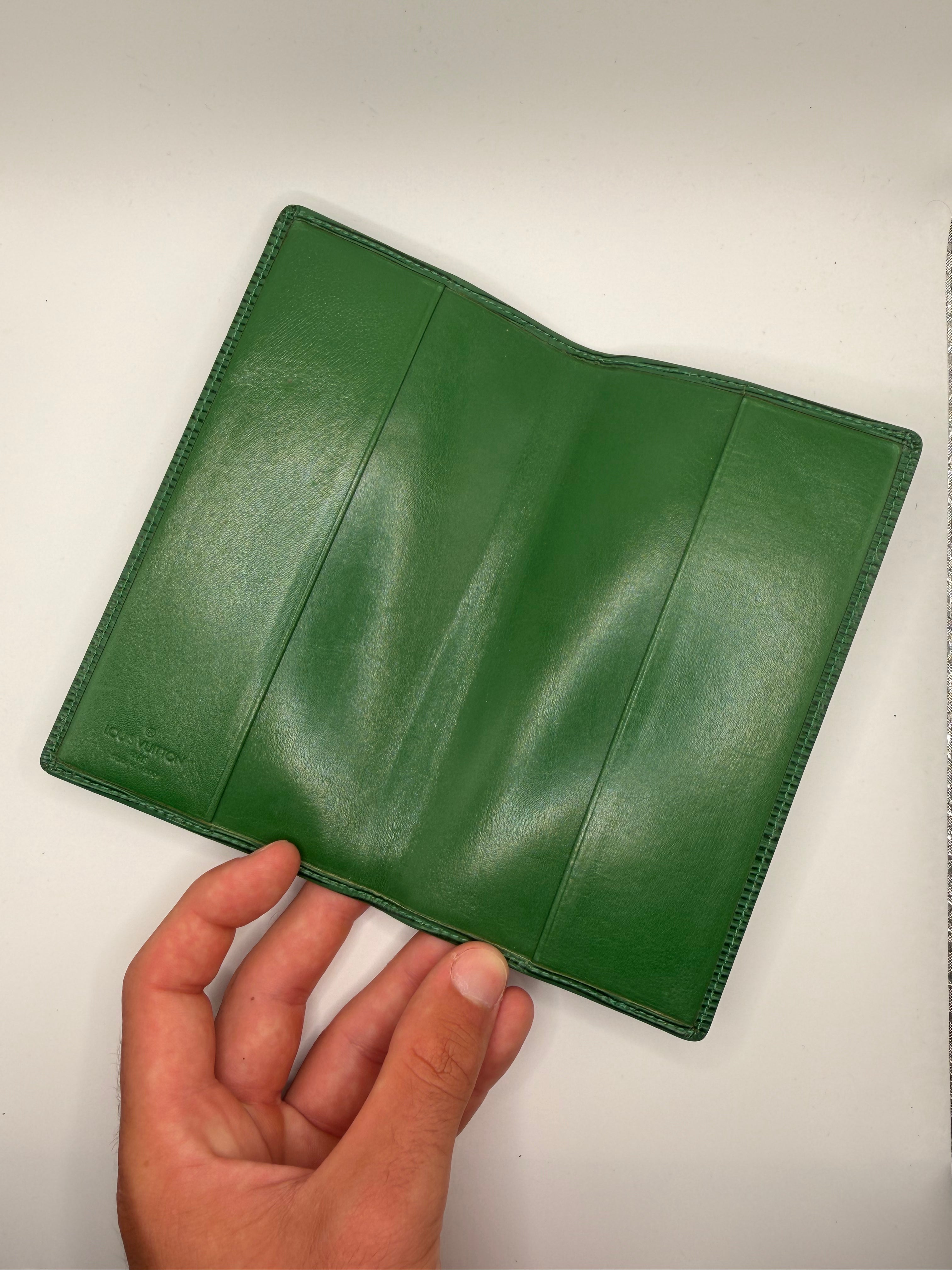 Le Porte-Chéquier Louis Vuitton - Cuir Épi Vert STYL