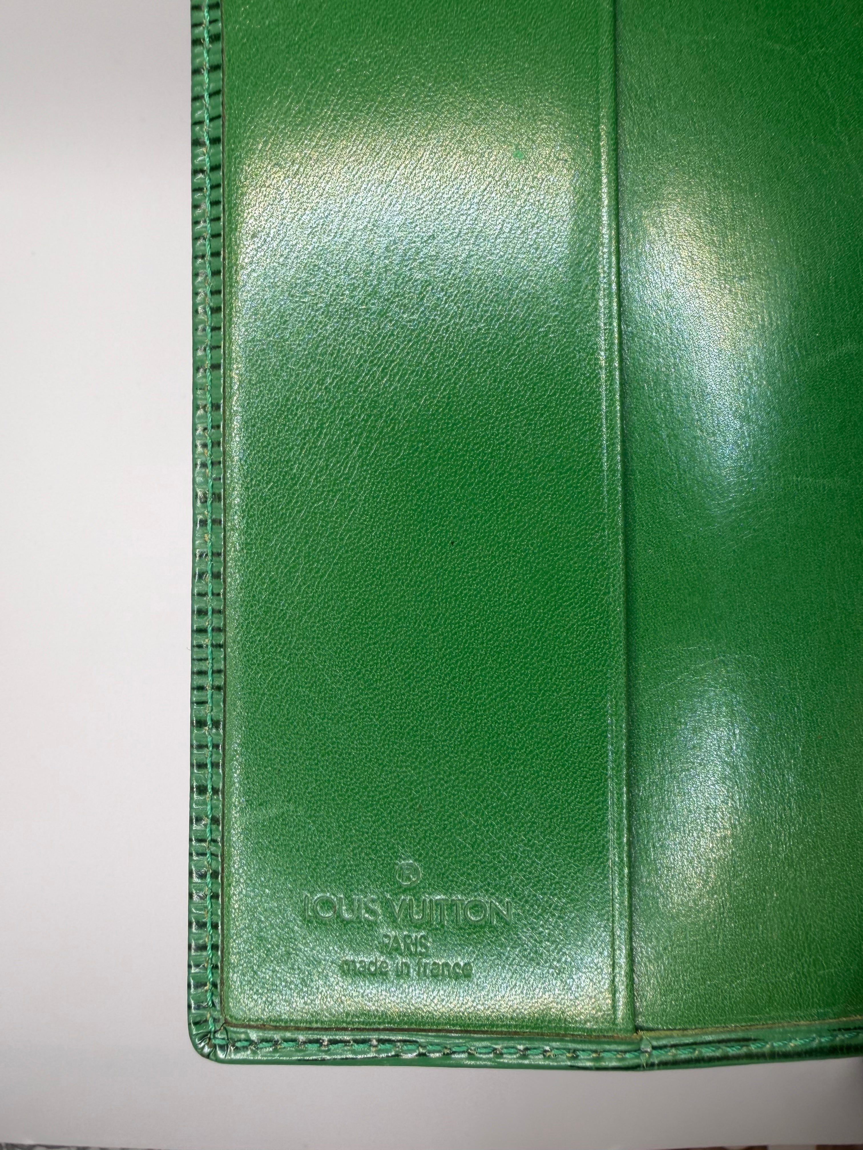 Le Porte-Chéquier Louis Vuitton - Cuir Épi Vert STYL