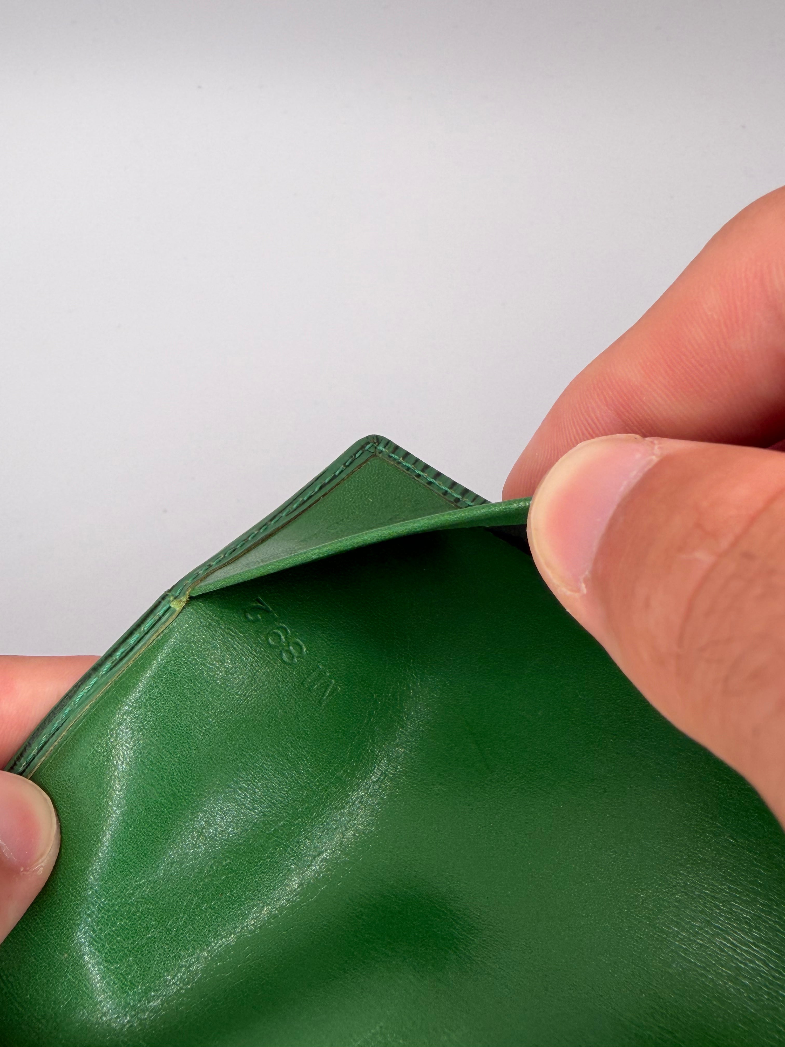 Le Porte-Chéquier Louis Vuitton - Cuir Épi Vert STYL