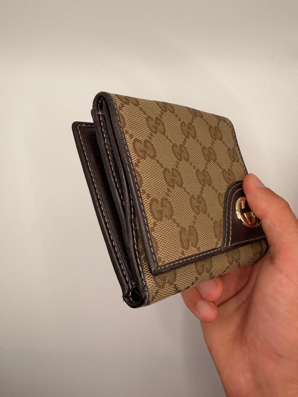 Le Portefeuille Gucci Britt Compact - Toile GG Beige